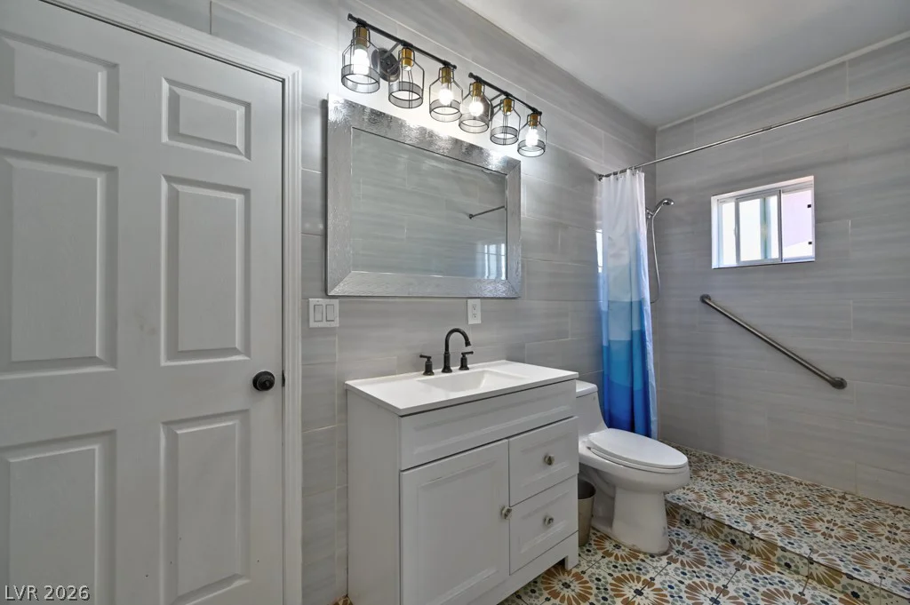 706 Lacy, Las Vegas, NV 89107