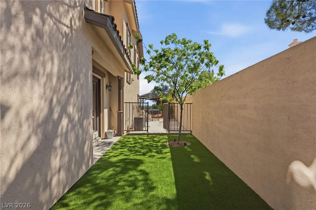 2074 Cherry Creek, Las Vegas, NV 89135