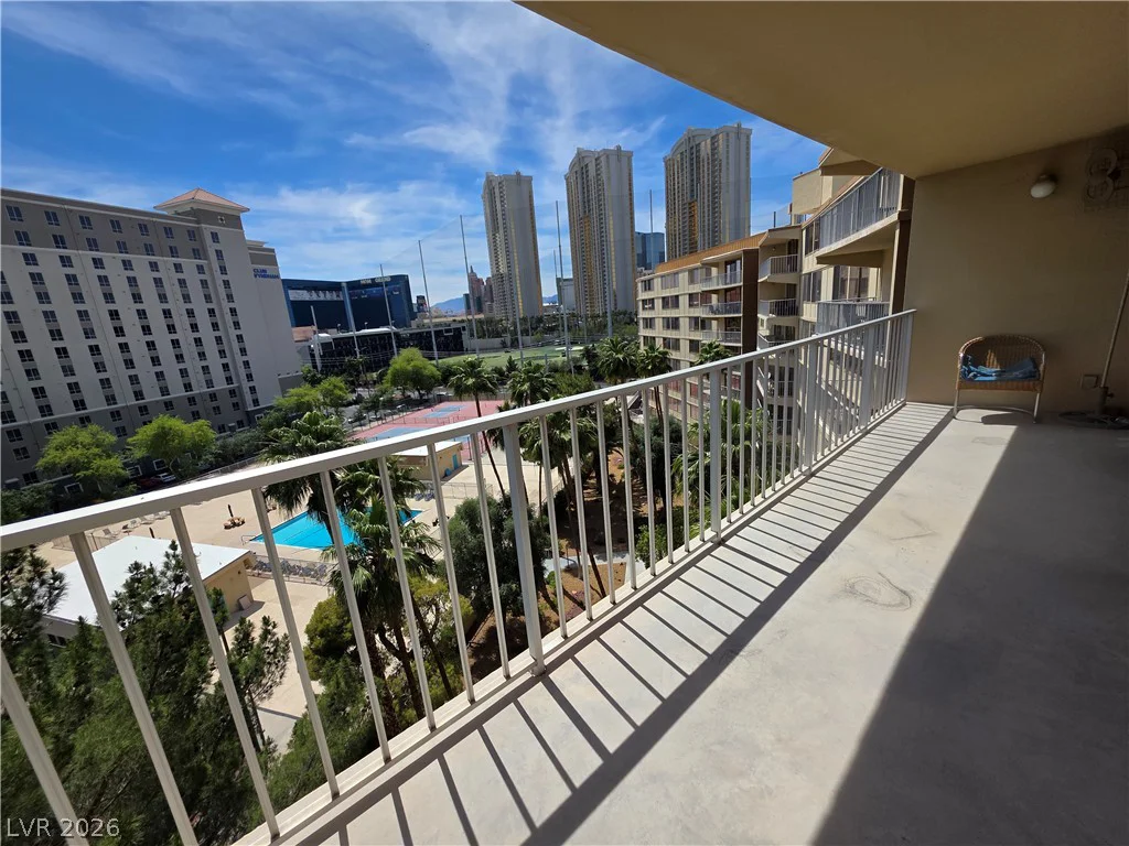 205 HARMON, Las Vegas, NV 89169