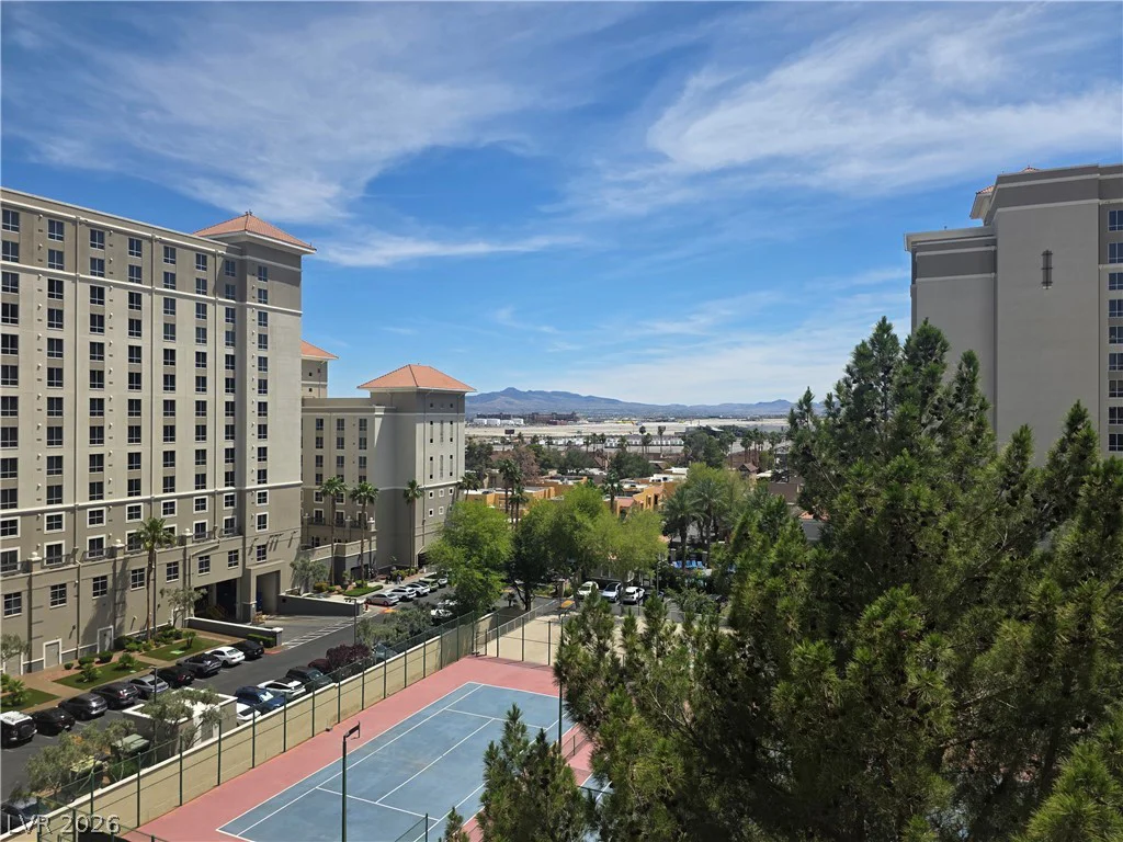 205 HARMON, Las Vegas, NV 89169