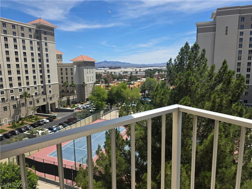 205 HARMON, Las Vegas, NV 89169