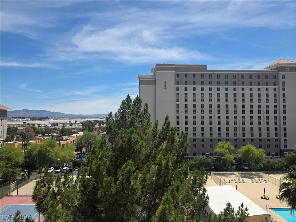 205 HARMON, Las Vegas, NV 89169