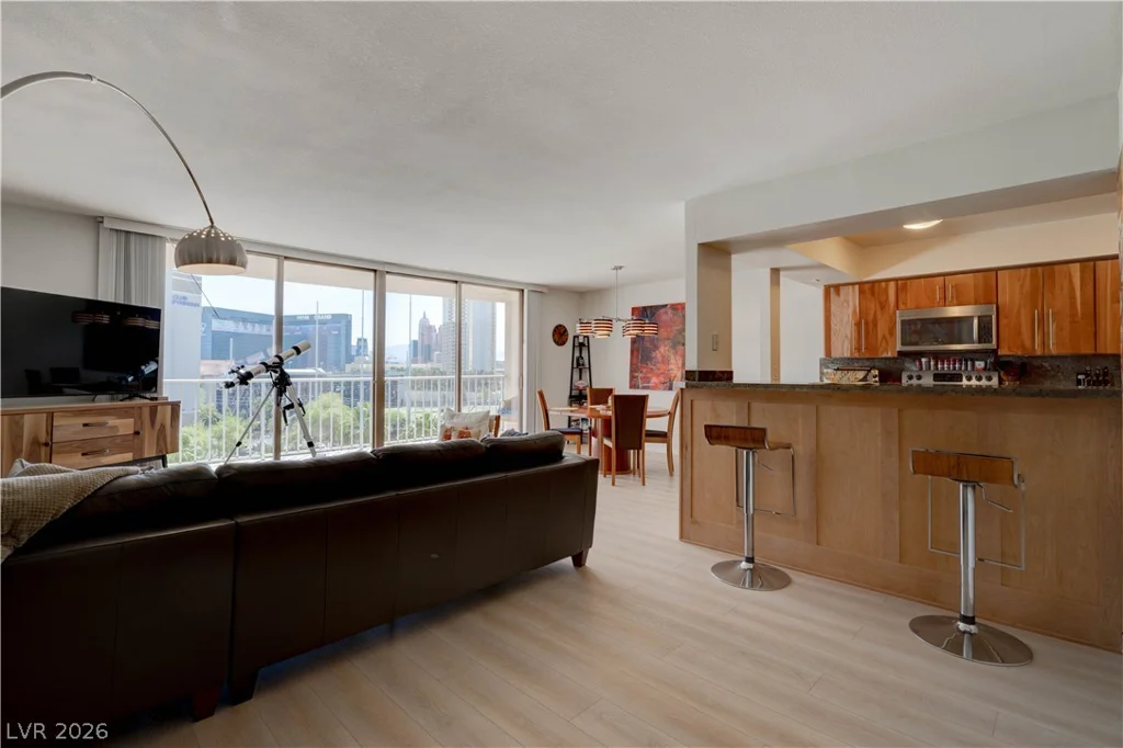 205 HARMON, Las Vegas, NV 89169