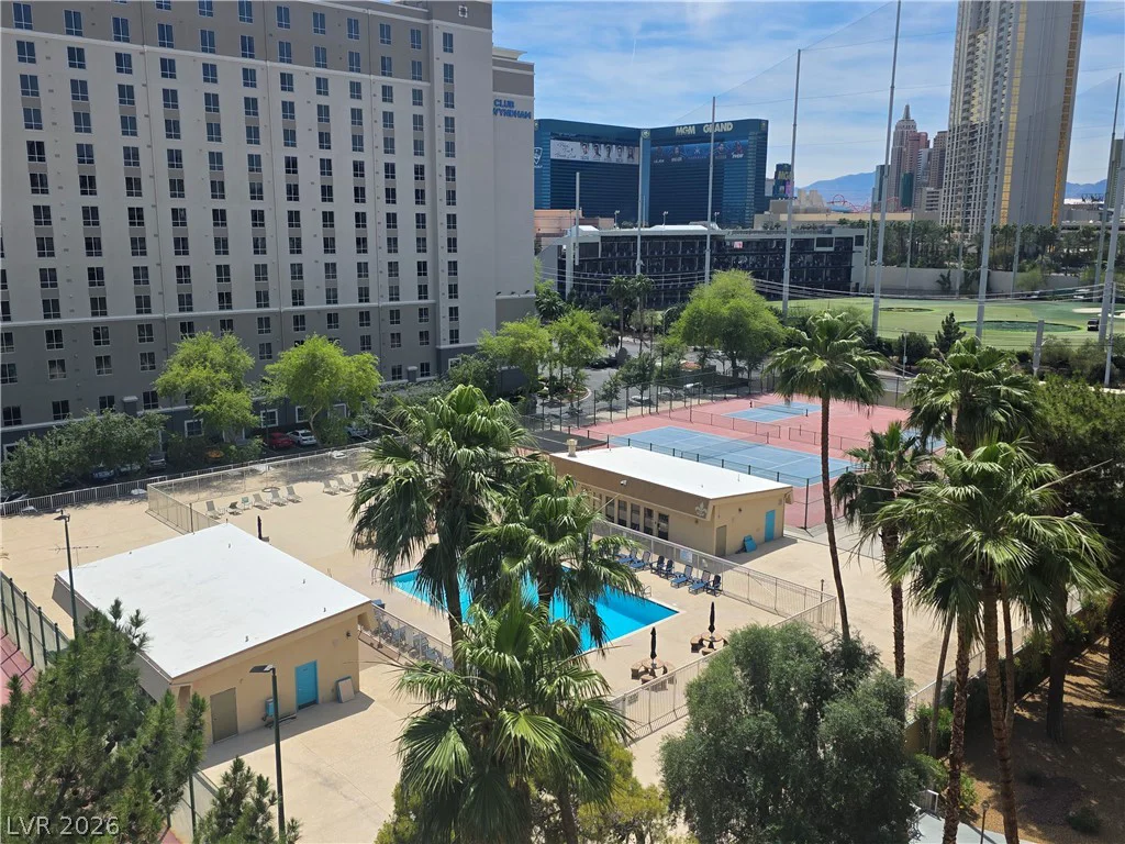 205 HARMON, Las Vegas, NV 89169