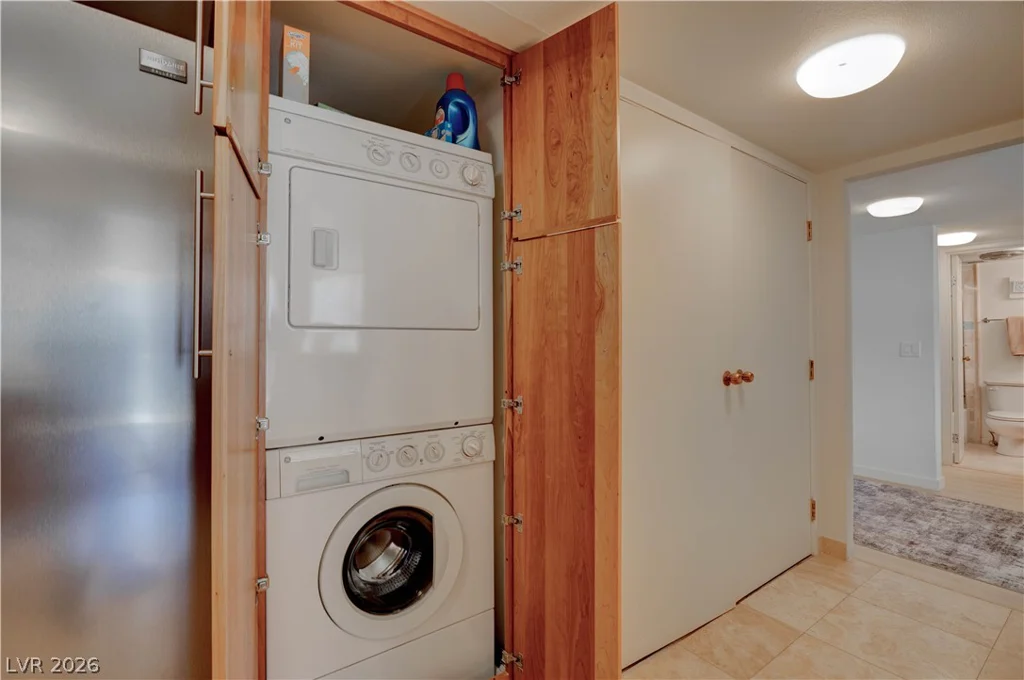 205 HARMON, Las Vegas, NV 89169