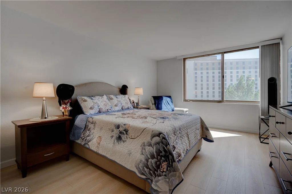 205 HARMON, Las Vegas, NV 89169
