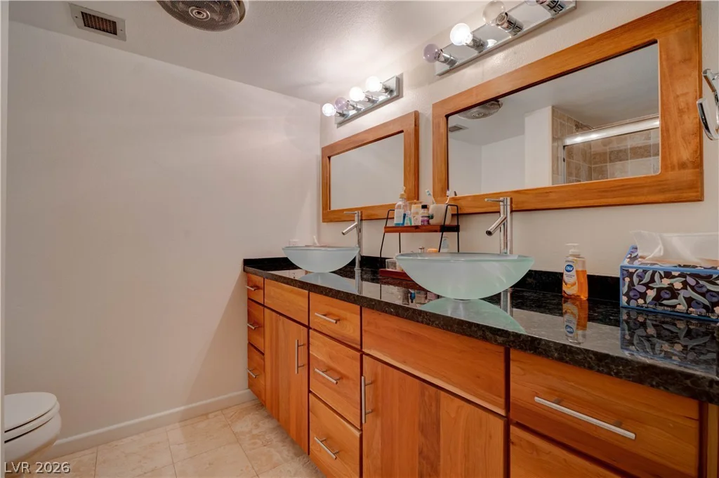 205 HARMON, Las Vegas, NV 89169