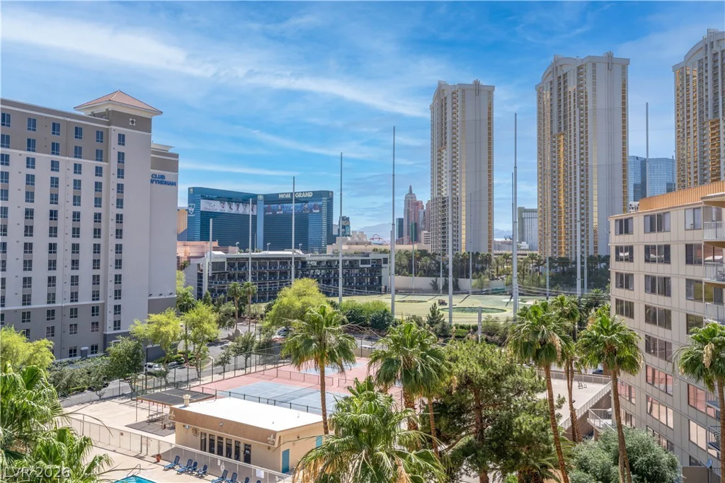 205 HARMON, Las Vegas, NV 89169