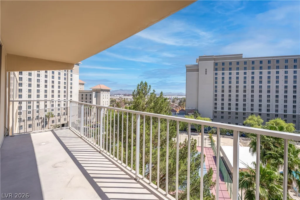205 HARMON, Las Vegas, NV 89169