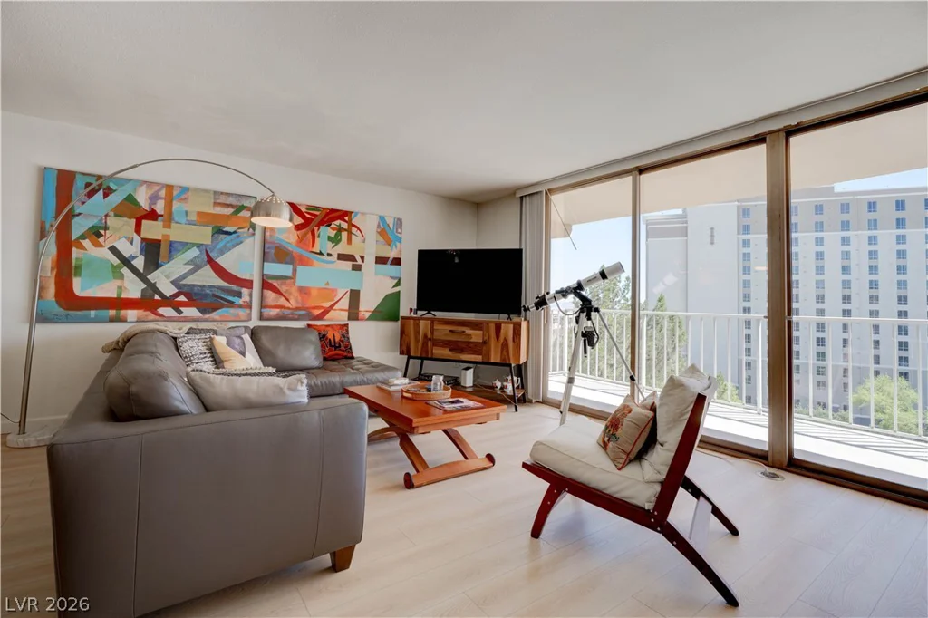 205 HARMON, Las Vegas, NV 89169