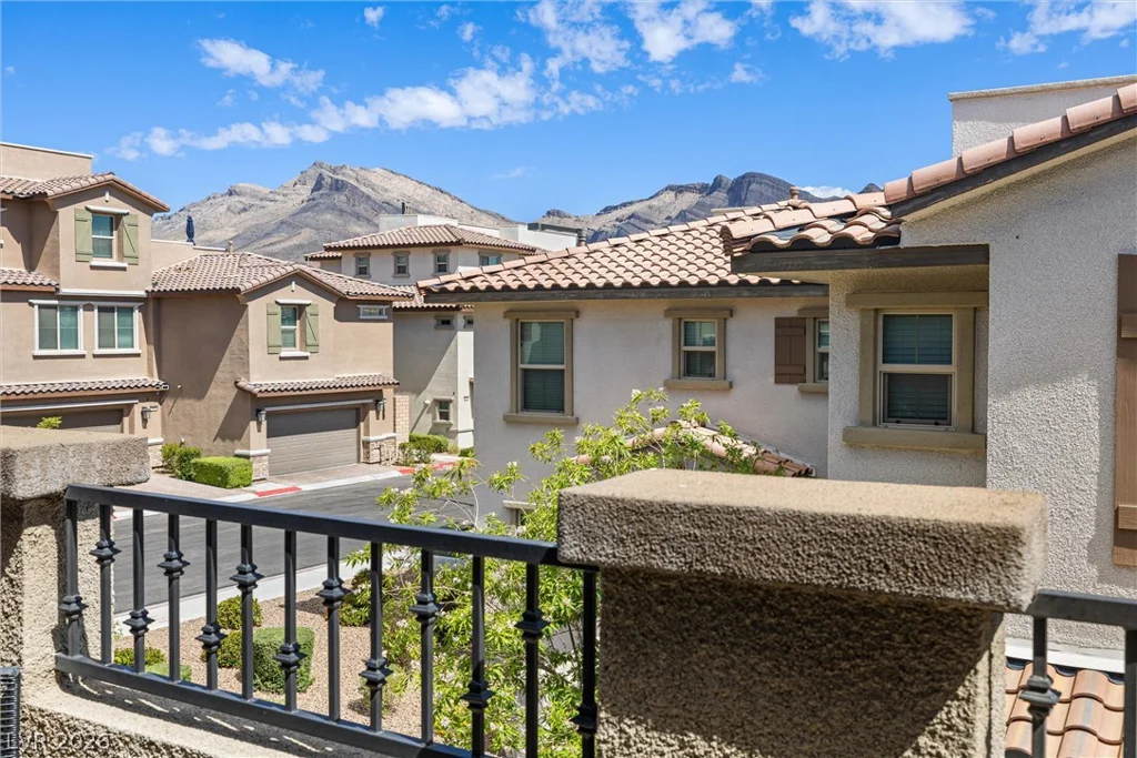72 Lomita Heights, Las Vegas, NV 89138
