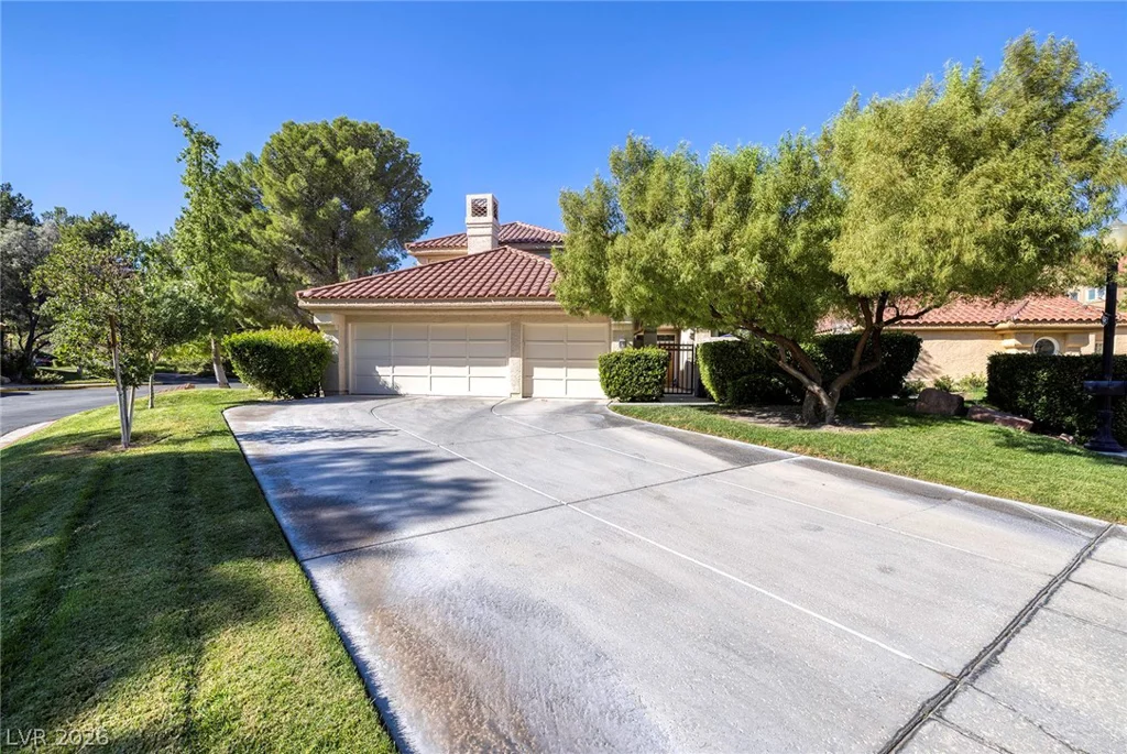 7402 Mission Hills, Las Vegas, NV 89113