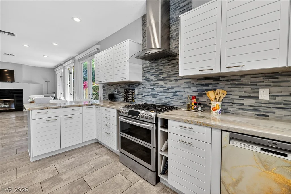 7402 Mission Hills, Las Vegas, NV 89113