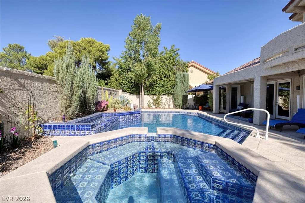 7402 Mission Hills, Las Vegas, NV 89113