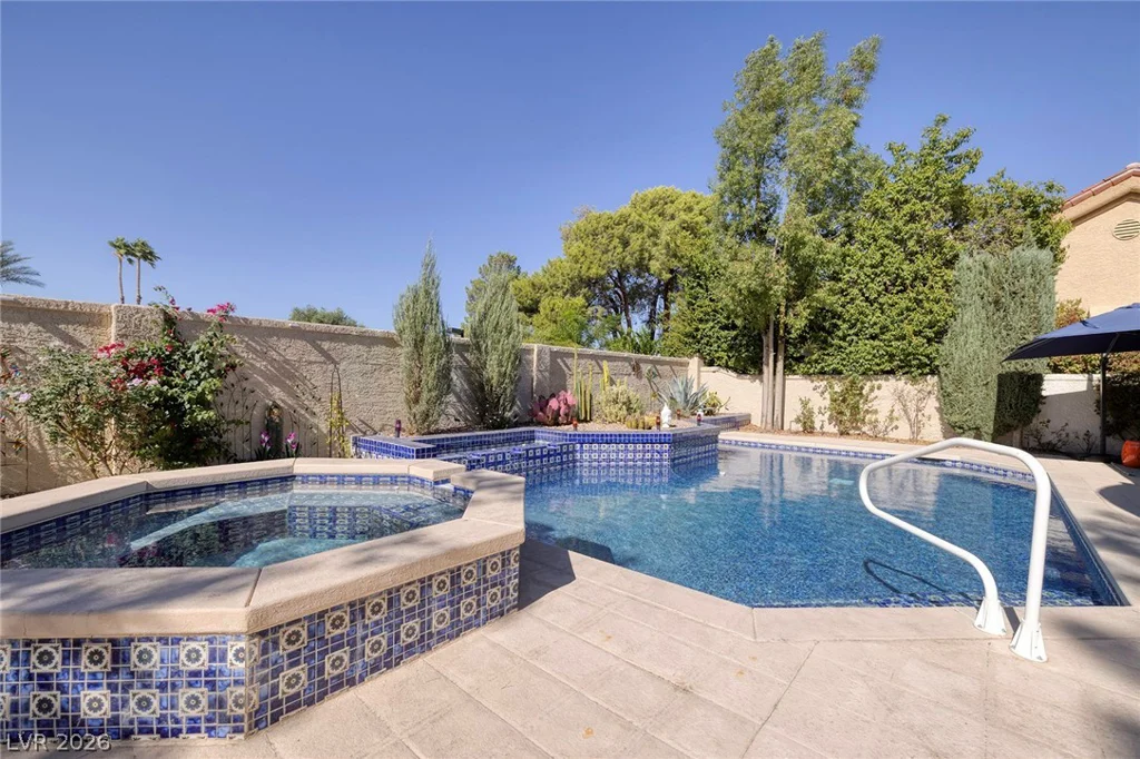 7402 Mission Hills, Las Vegas, NV 89113