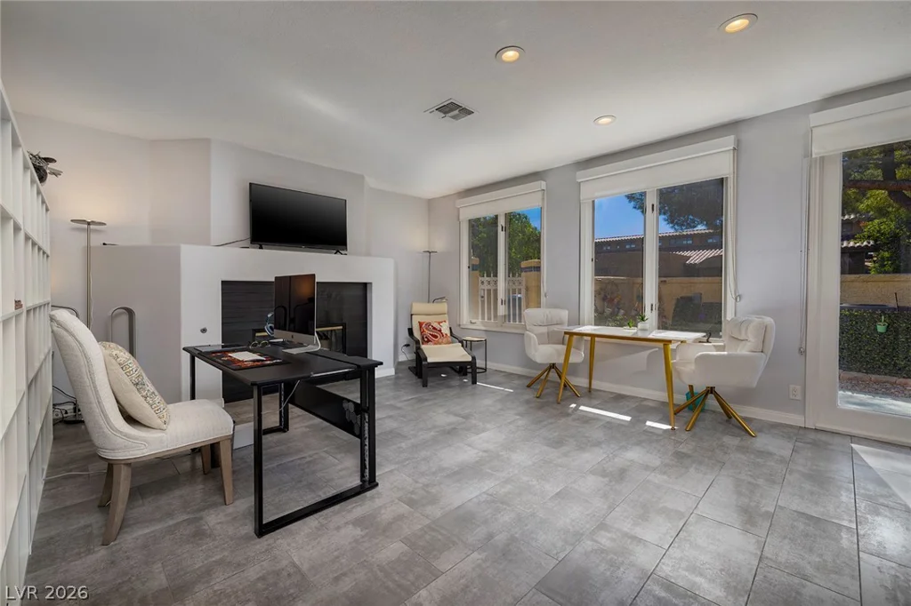 7402 Mission Hills, Las Vegas, NV 89113