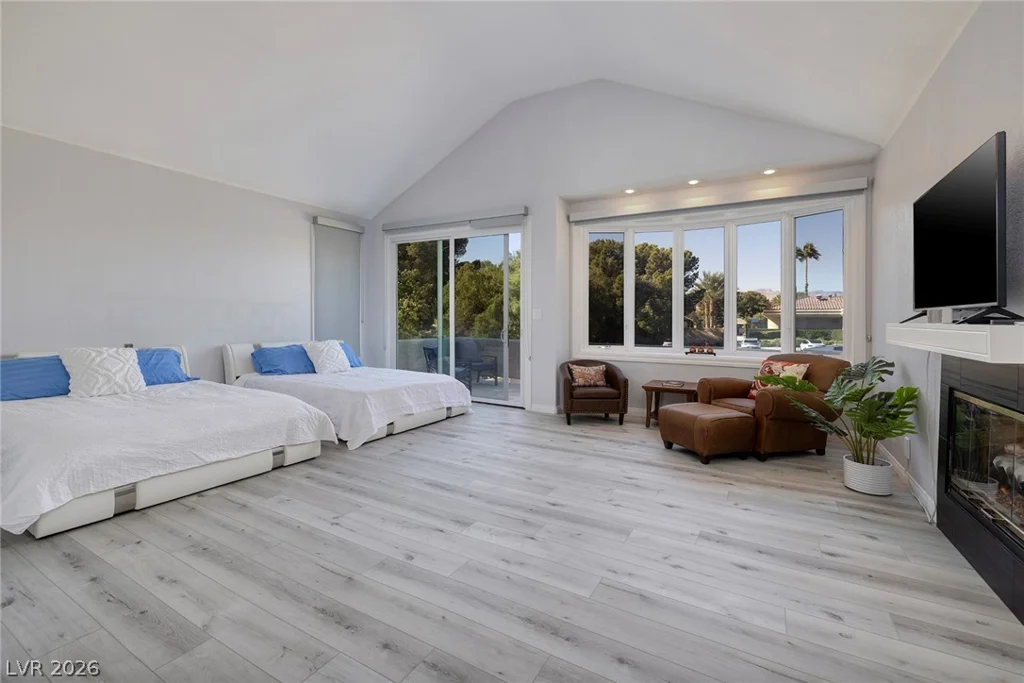 7402 Mission Hills, Las Vegas, NV 89113