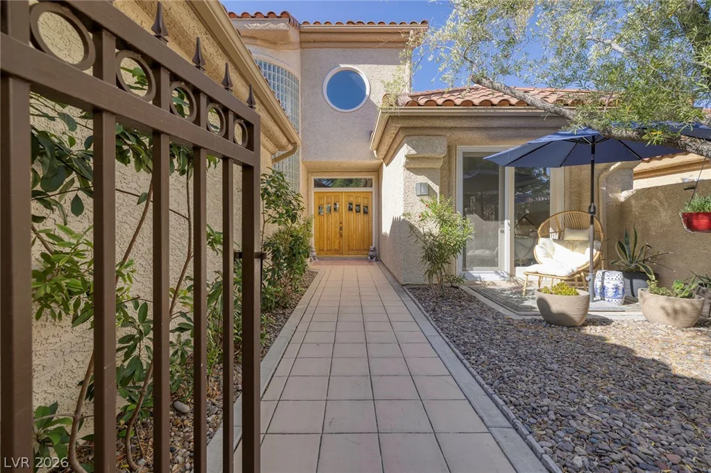 7402 Mission Hills, Las Vegas, NV 89113