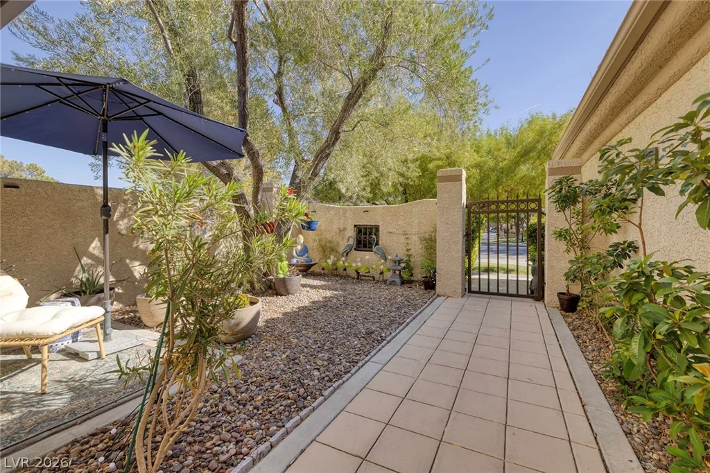 7402 Mission Hills, Las Vegas, NV 89113