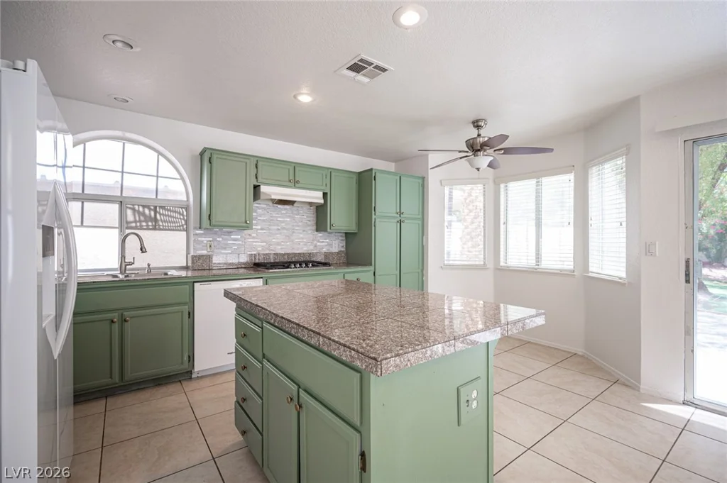 3028 Forest Lake, Las Vegas, NV 89117