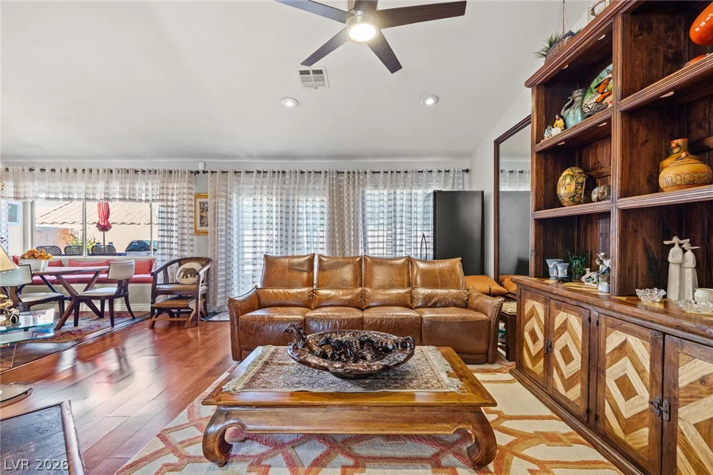 2524 Sunset Beach, Las Vegas, NV 89128