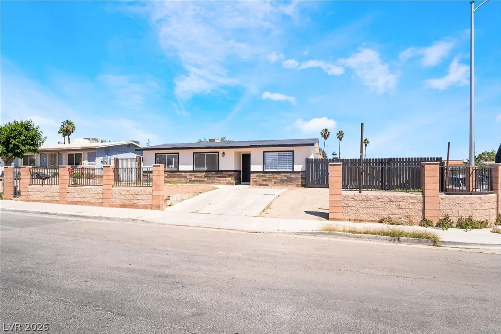 6160 Newville, Las Vegas, NV 89103