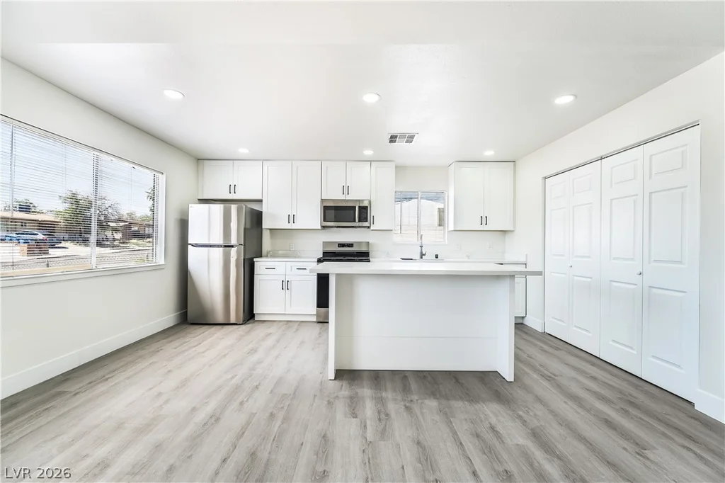 6160 Newville, Las Vegas, NV 89103