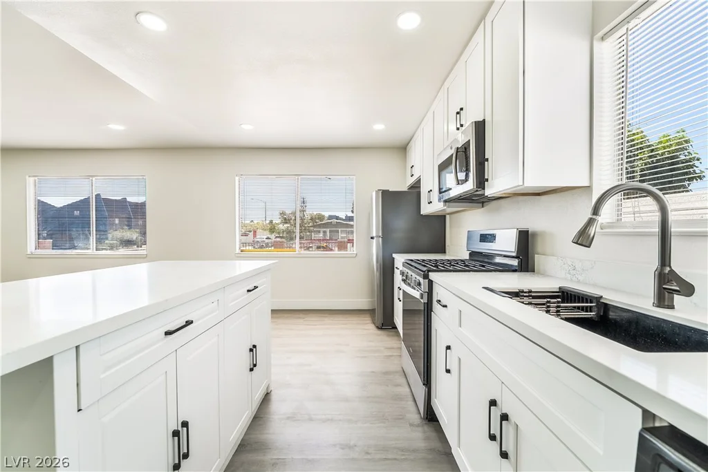 6160 Newville, Las Vegas, NV 89103