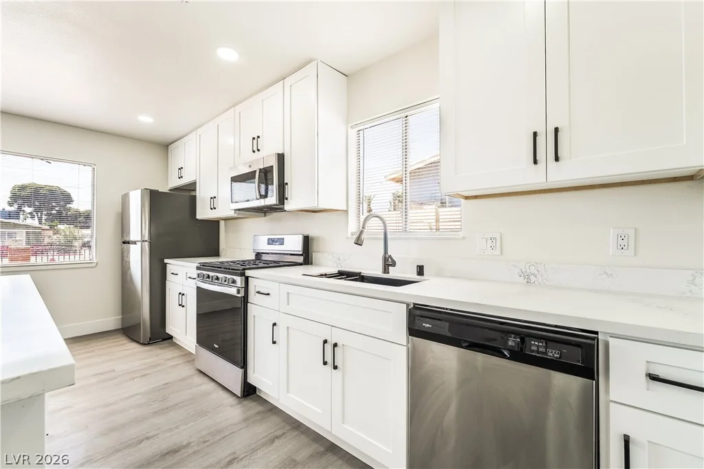 6160 Newville, Las Vegas, NV 89103