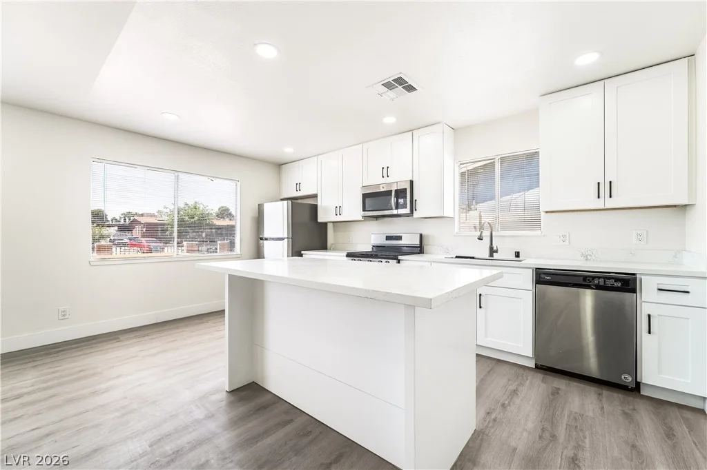 6160 Newville, Las Vegas, NV 89103