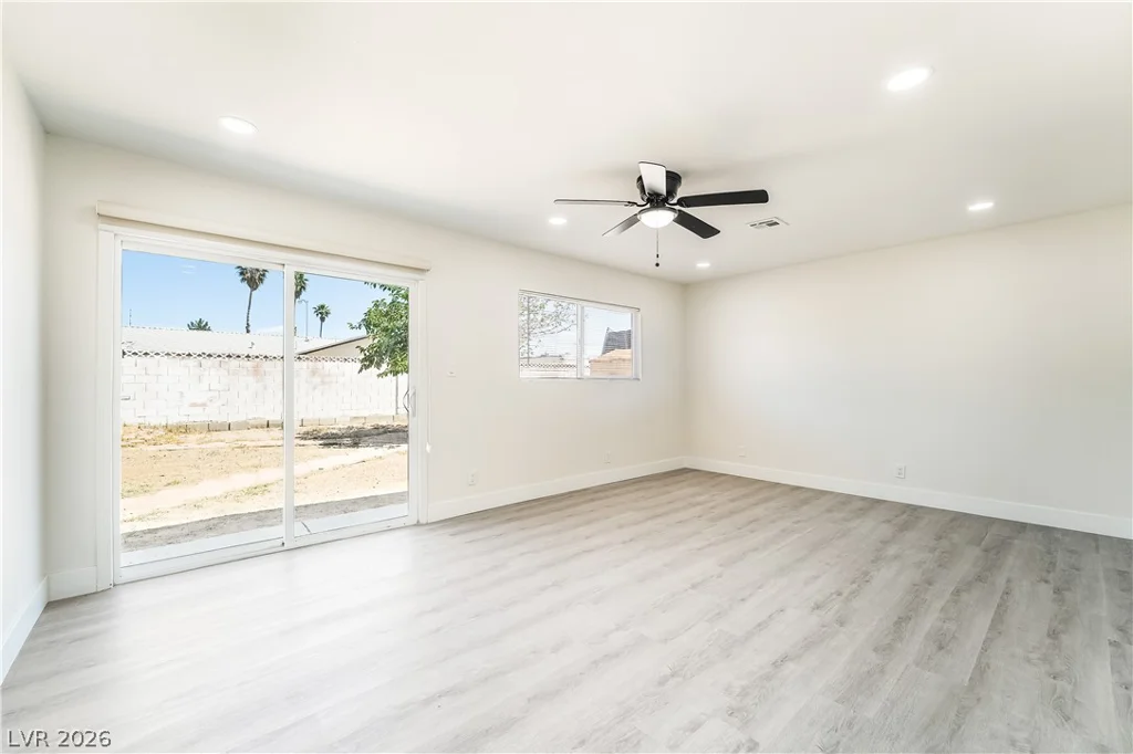 6160 Newville, Las Vegas, NV 89103