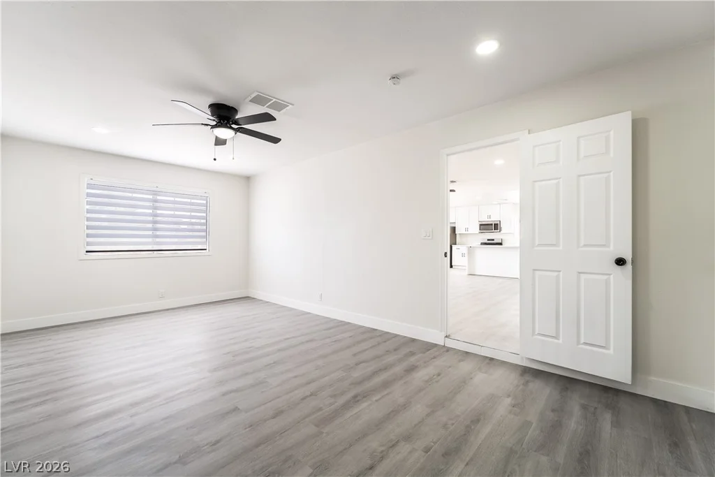 6160 Newville, Las Vegas, NV 89103
