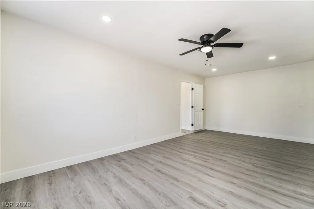 6160 Newville, Las Vegas, NV 89103