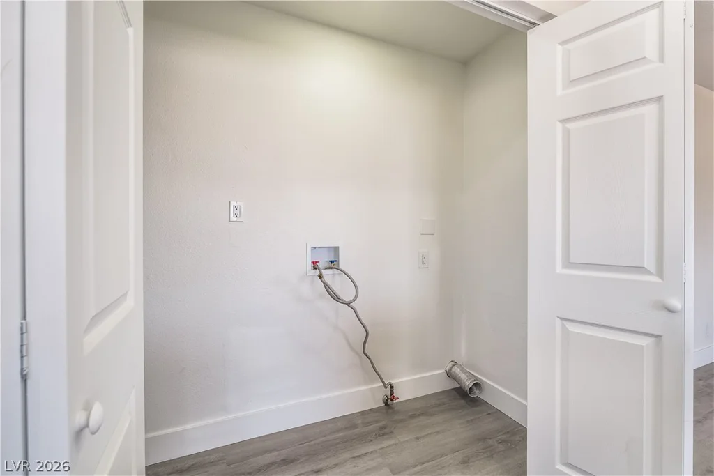 6160 Newville, Las Vegas, NV 89103