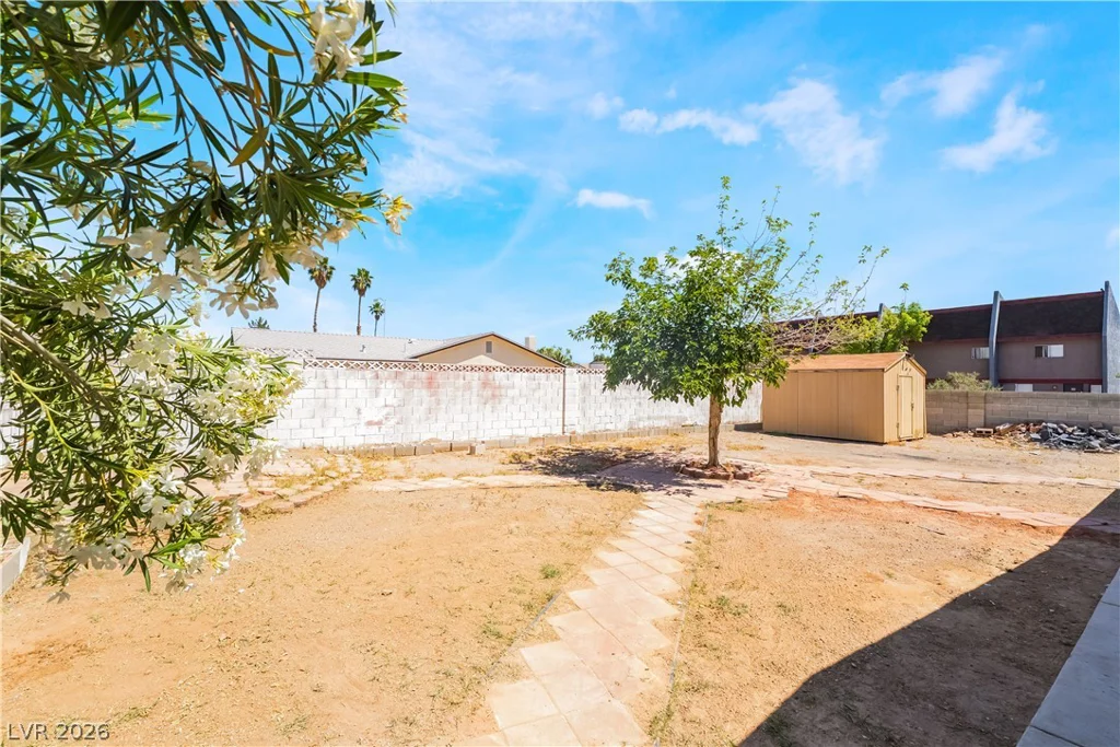 6160 Newville, Las Vegas, NV 89103