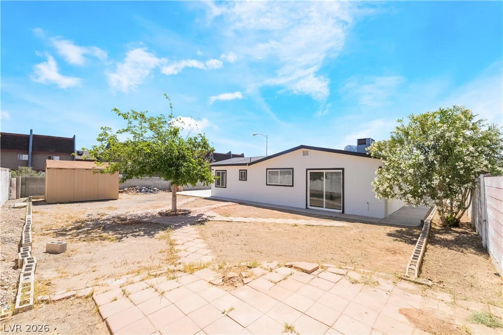 6160 Newville, Las Vegas, NV 89103