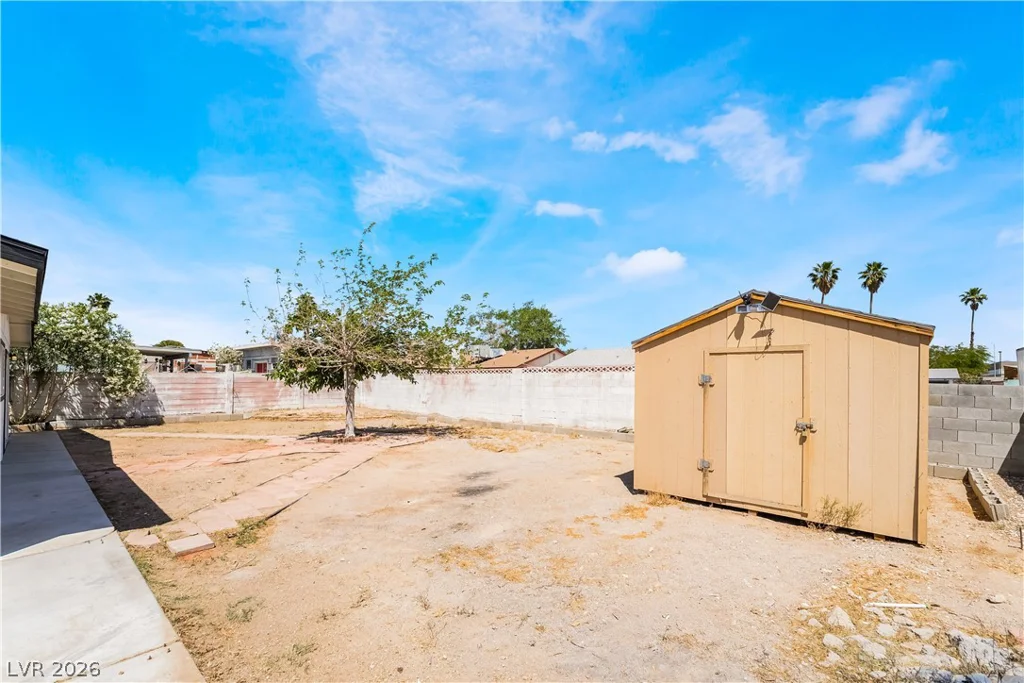 6160 Newville, Las Vegas, NV 89103