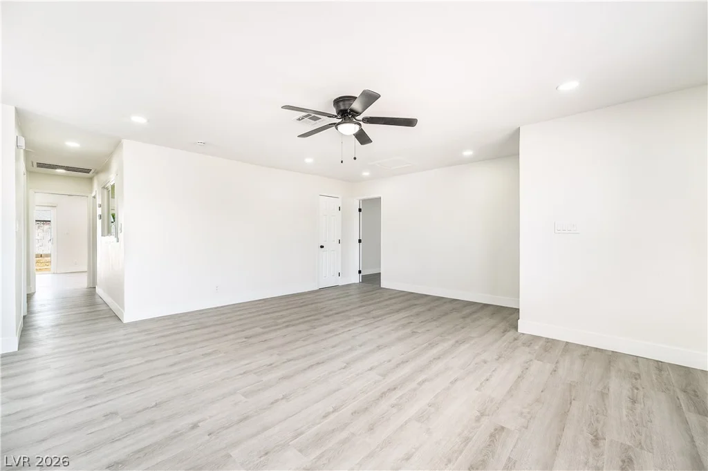 6160 Newville, Las Vegas, NV 89103