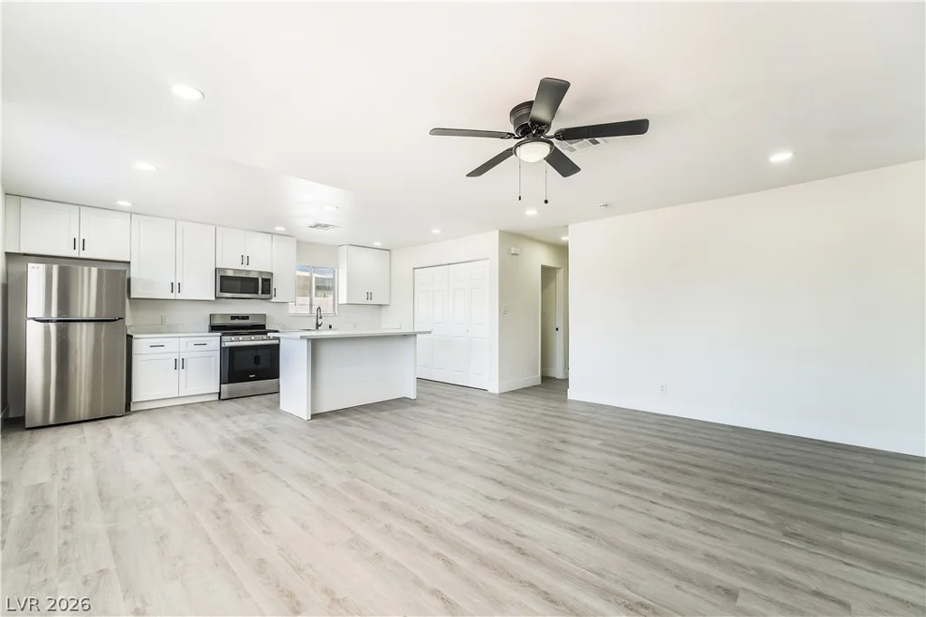 6160 Newville, Las Vegas, NV 89103
