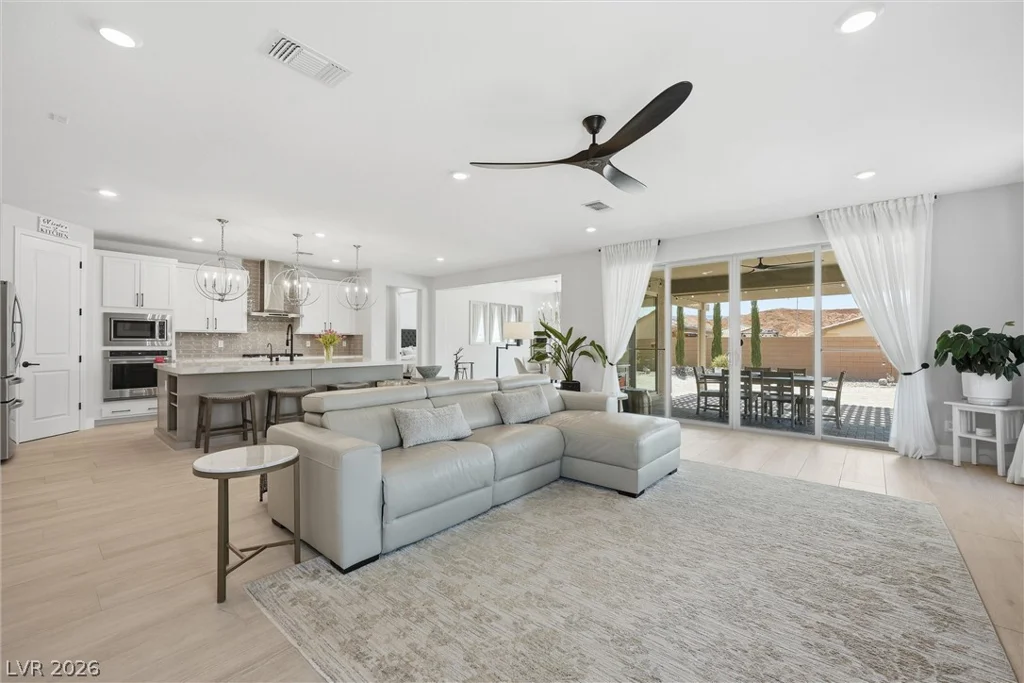 696 Vertical, Mesquite, NV 89034
