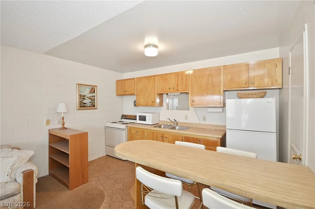 3720 Royal Crest, Las Vegas, NV 89119
