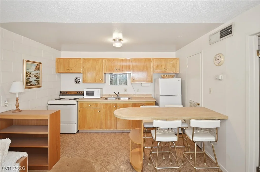 3720 Royal Crest, Las Vegas, NV 89119