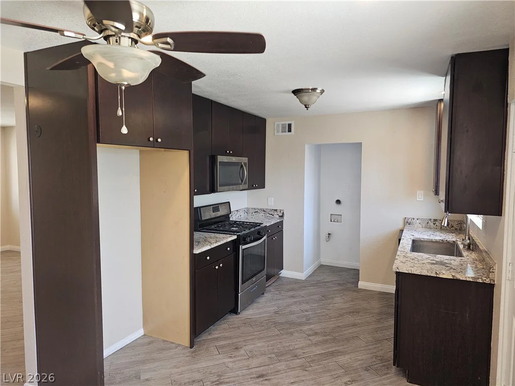 1074 King Richard, Las Vegas, NV 89119