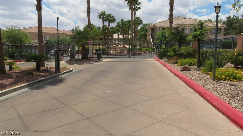 300 Pine Haven, Las Vegas, NV 89144