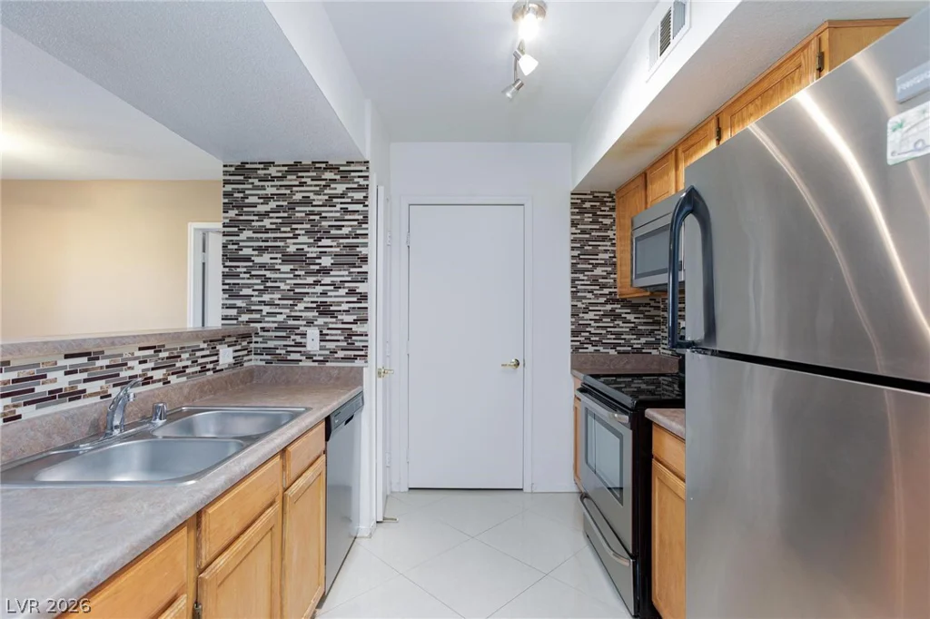 6650 Warm Springs, Las Vegas, NV 89118