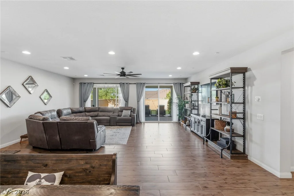 6380 Regina Ridge, Las Vegas, NV 89149