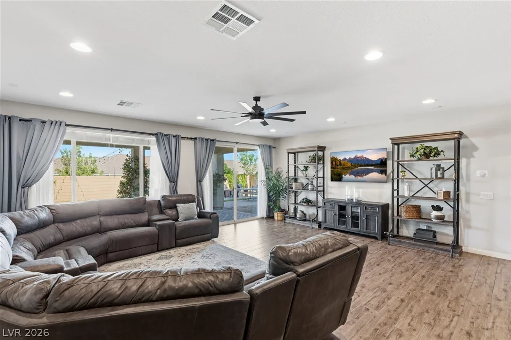 6380 Regina Ridge, Las Vegas, NV 89149