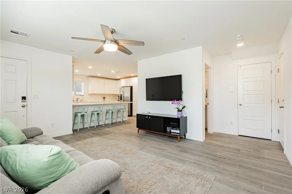 10713 Bendmore, Las Vegas, NV 89166