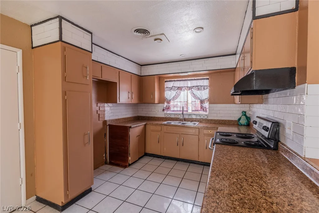 1908 Willoughby, Las Vegas, NV 89101