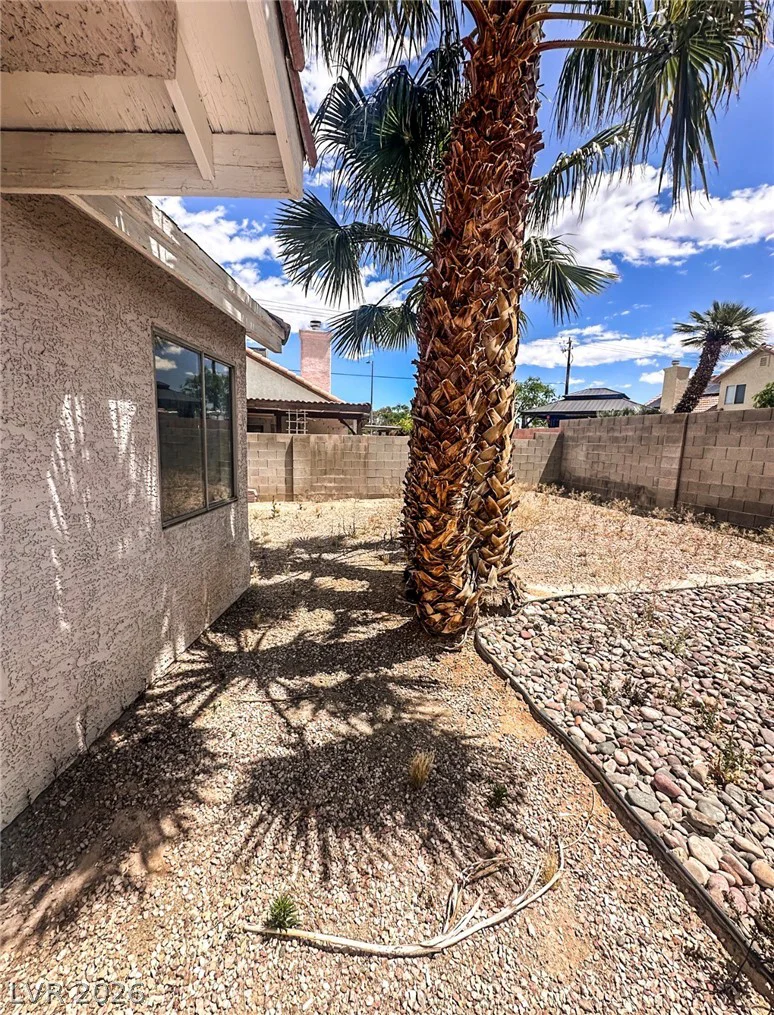 6705 Shallow Creek, Las Vegas, NV 89108